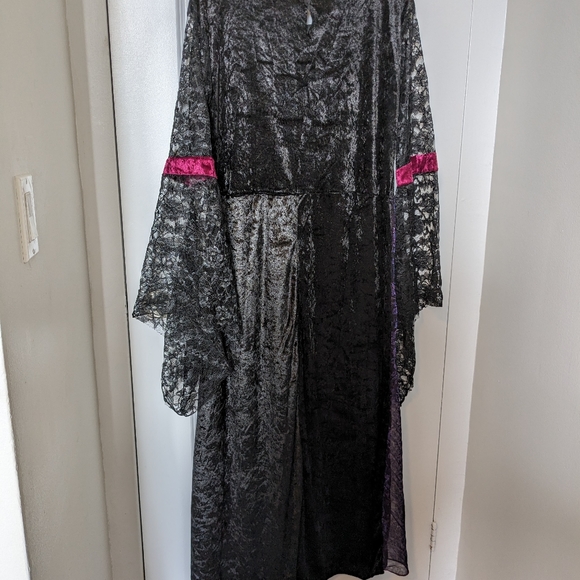 Women's Plus Size Halloween Costume - Picture 2 of 7